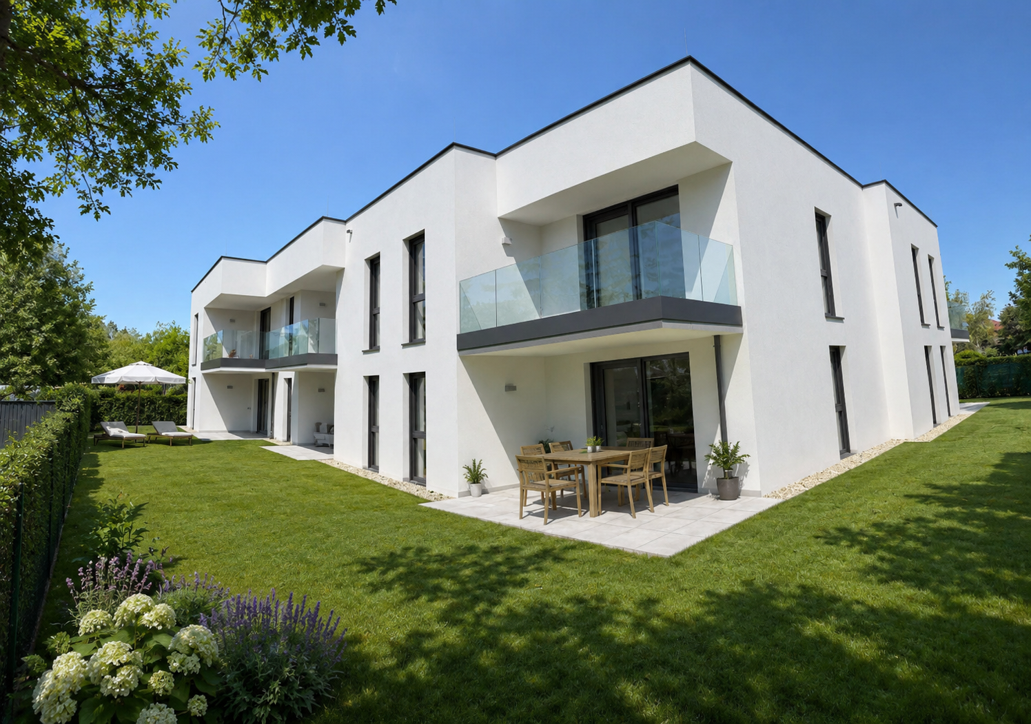 Wohnhaus Türkengasse 1A mit Garten und Balkonen bei Tageslicht